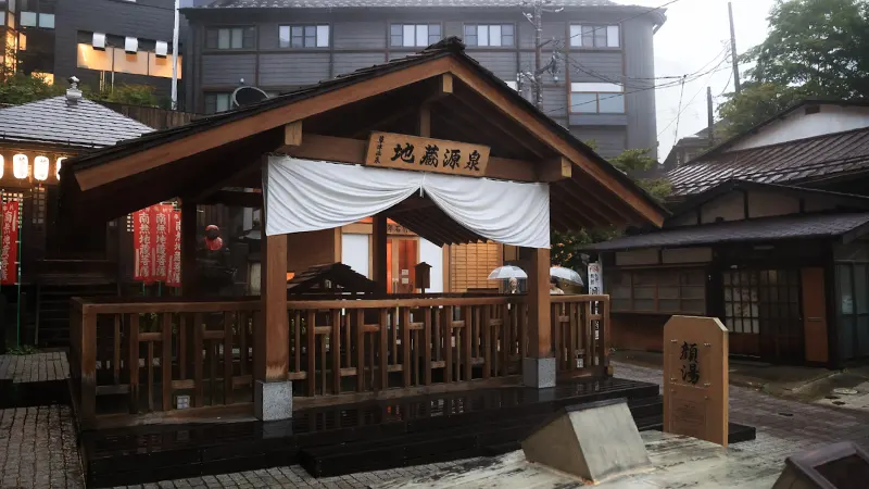 Kusatsu Onsen: Healing Waters in a Traditional Town