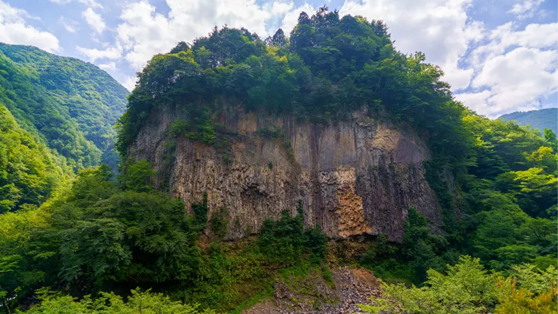 Lava cliff face of Gandate
