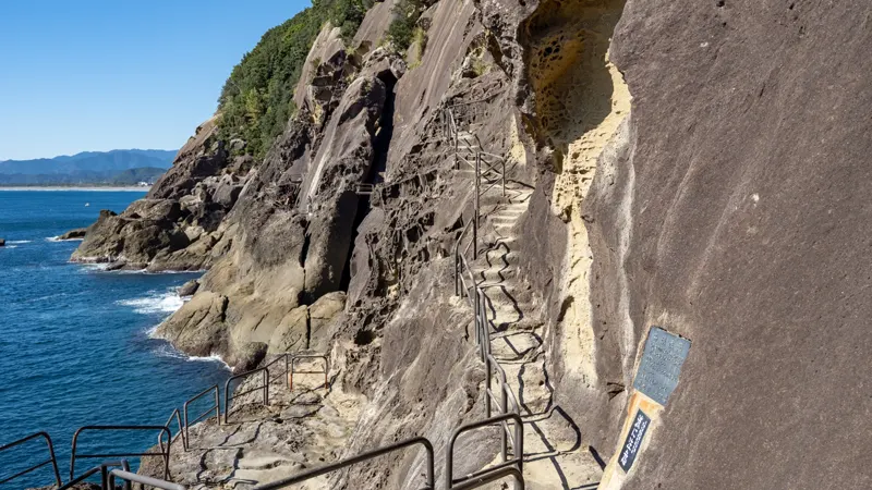 Cliffside trail at Onigajo
