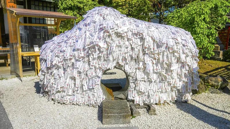 Enkiri-Enmusubi stone at Yasui Shrine