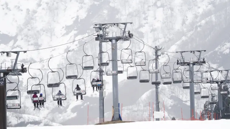 Yuzawa Kogen ski lift