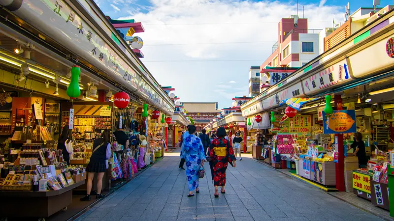 Nakamise shopping street path