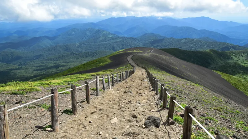 Mount Akita-Komagatake hiking trail