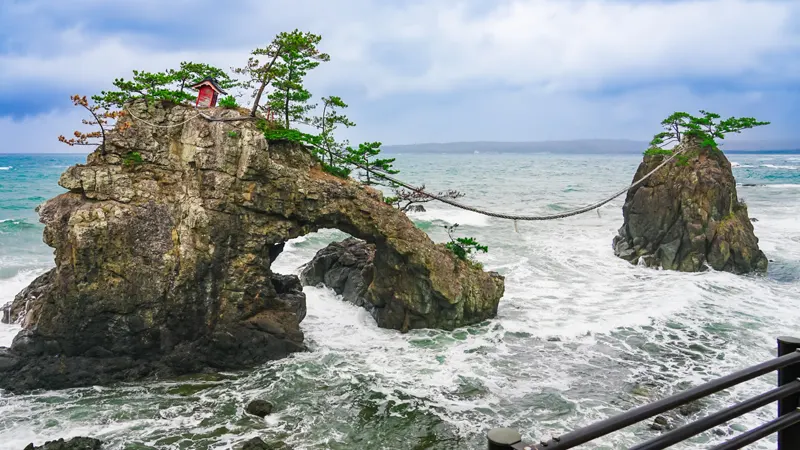 Meotoiwa rocks on Noto Kongo coast
