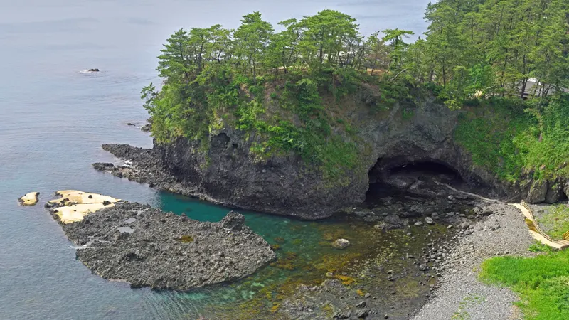 Ganmon Sea Cave stone arch