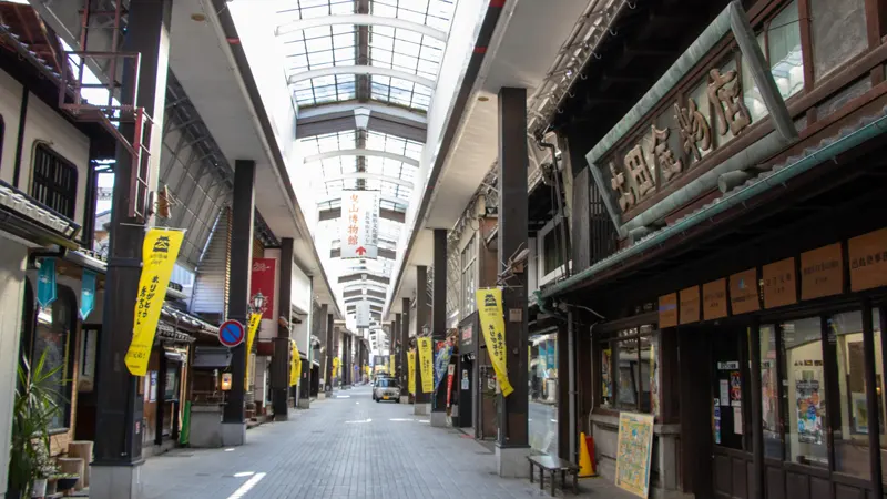 Nagahama Kurokabe Square street