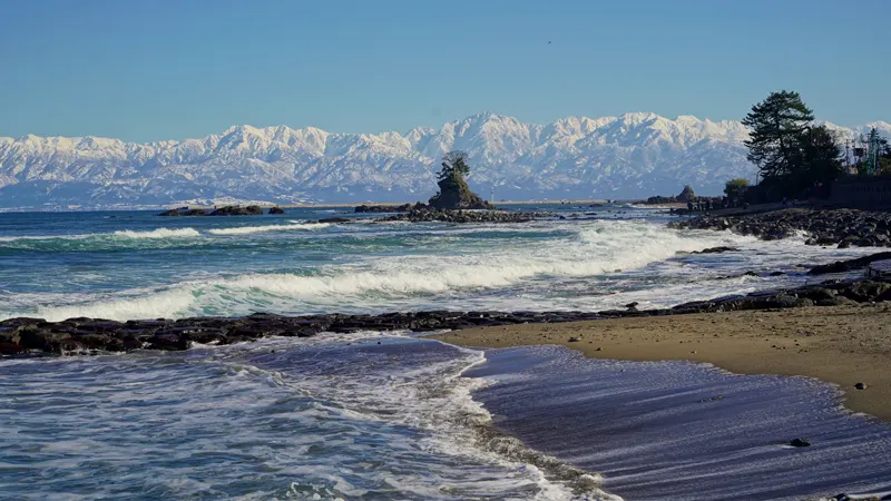 Coast, Onnaiwa Rock and Tateyama view