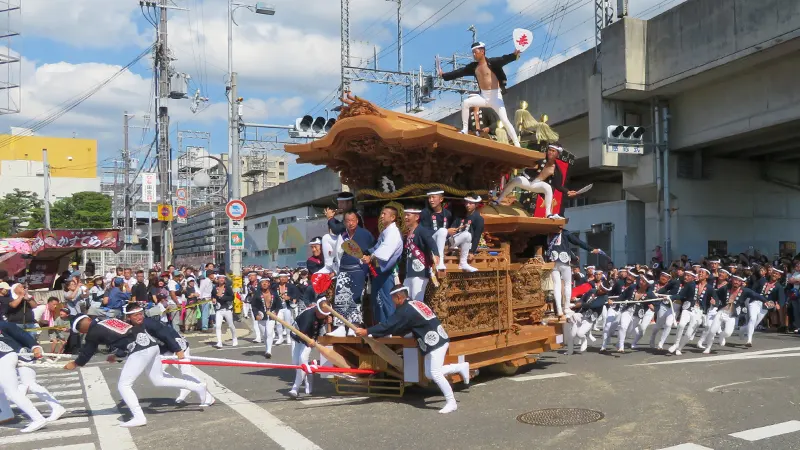 Danjiri float turning a sharp corner at full speed