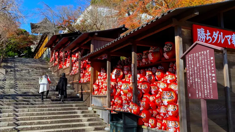 Daruma dolls lined at Katsuo-ji