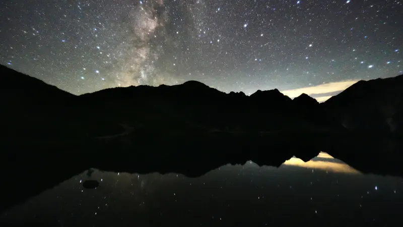 Happo Pond reflecting starry sky