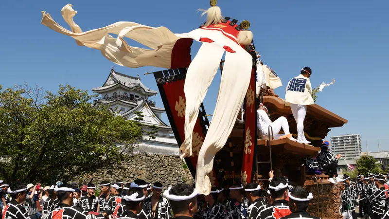 Kishiwada Castle and float