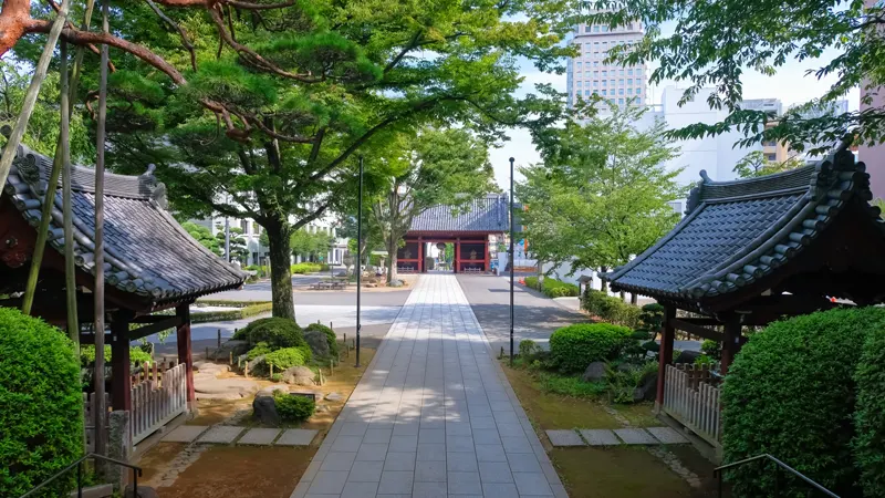Gokokuji temple pathways