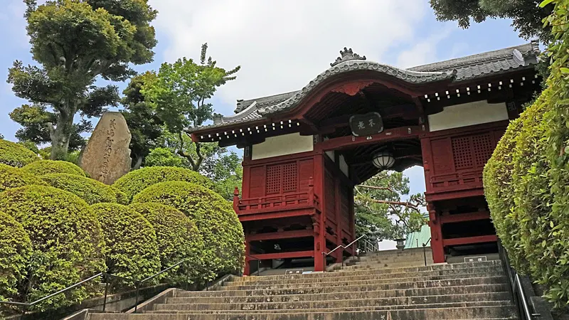 Historic gate of Gokokuji