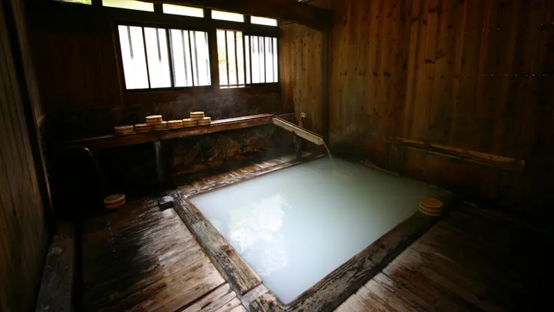 Different hot spring water colors