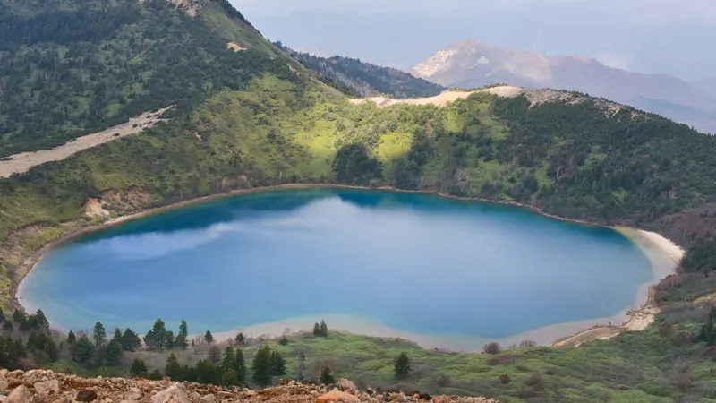 Azuma Goshikinuma surface color