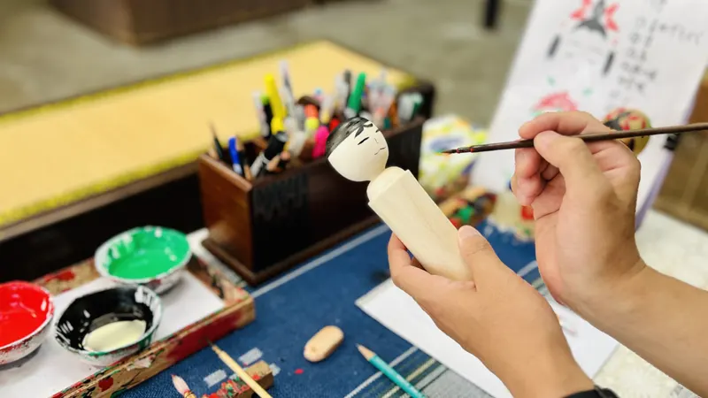 Kokeshi doll painting activity
