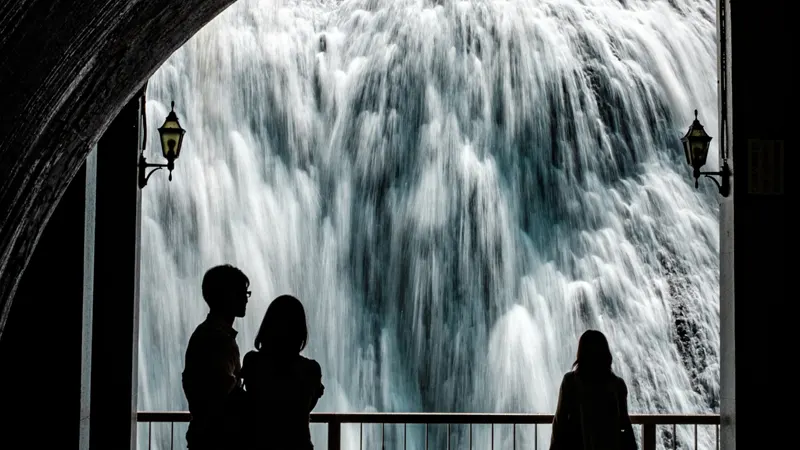 Fukuroda Falls sightseeing tunnel