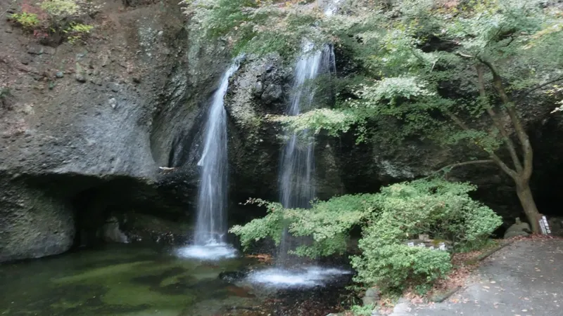 Tsukimachi Falls twin water streams