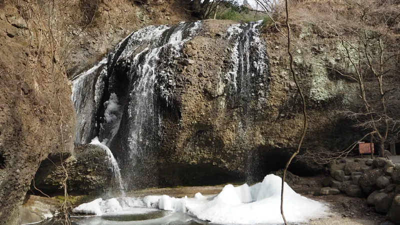 Frozen Tsukimachi Falls