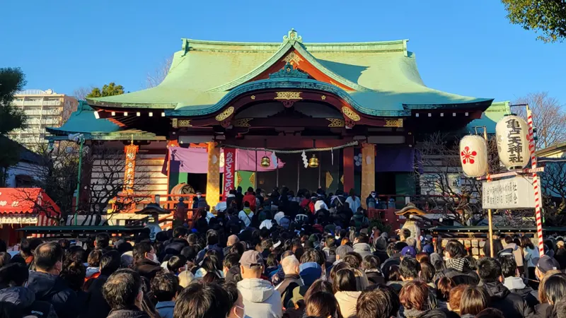 Kameido Tenjin Shrine New Year crowd